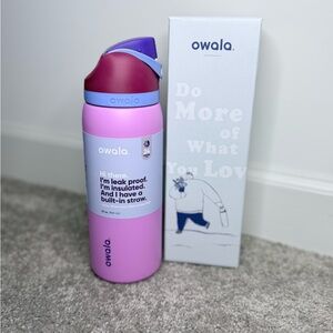 NIB Owala 32 oz. FreeSip Stainless Steel Water Bottle - Electric Orchid